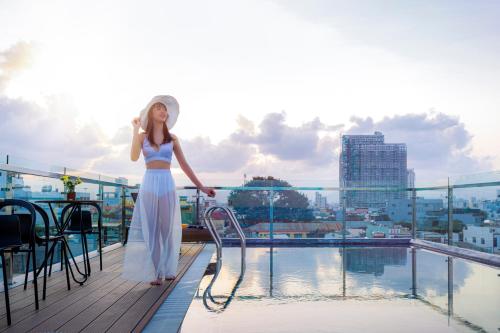 린스 호텔 앤 아파트먼트 - 수영장