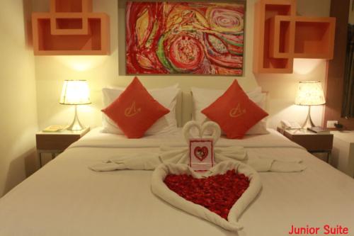 Bed, Ayara Grand Palace Hotel (SHA Extra Plus) in Phitsanulok