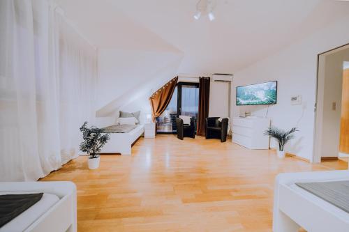 Große 3 Zimmer Ferienwohnung Koblenz Wallersheim mit PKW Stellplatz