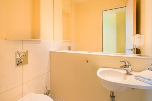 Castello Apartments - image 10