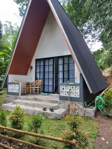 Khethech cabin in Sendangagung