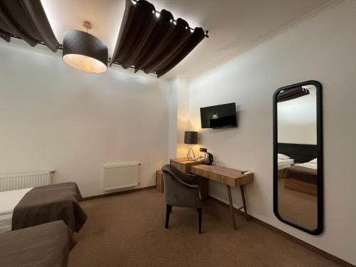 Hotel 52 - image 13