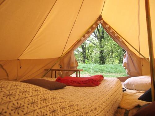 Tente Tipi en pleine forêt - Hotel - Burzet