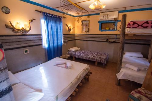 1 queen bed, 1 twin bed, 2 bunk beds
