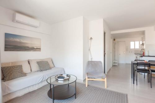 Central apt with balcony by Costarentals - Ref 92 - image 5