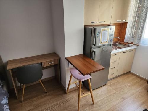 Andi's Place-Comfy Studio-City Center, Tirana (photo 4)