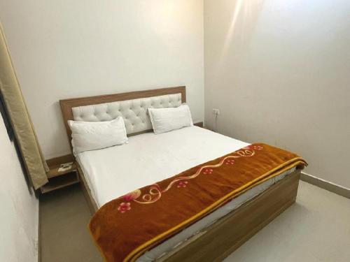 STAYMAKER Hotel Paradise Inn near BR Ambedkar University