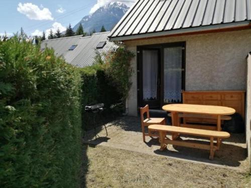 Maison vue Montagne avec jardin