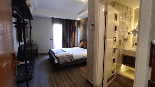 Elite Luxury Suite & Spa - image 11
