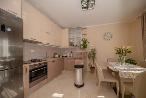 Lena apartment 2 - image 4