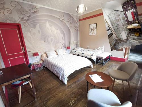 1 queen bed, 1 twin bed