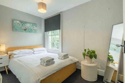 Cambridge 3 bedroom flat with private parking in Newnham