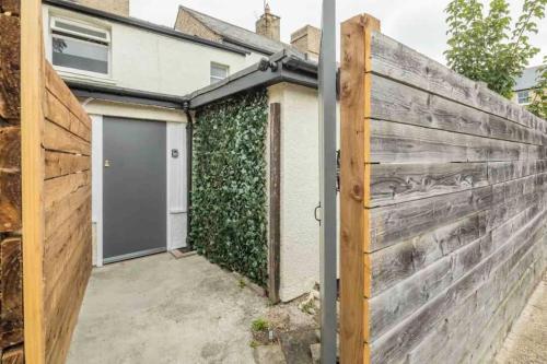 Cambridge 3 bedroom flat with private parking in Newnham