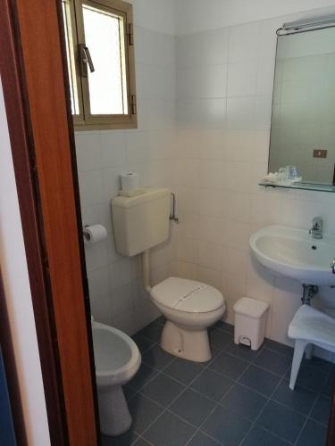 Double Room with Balcony image 1