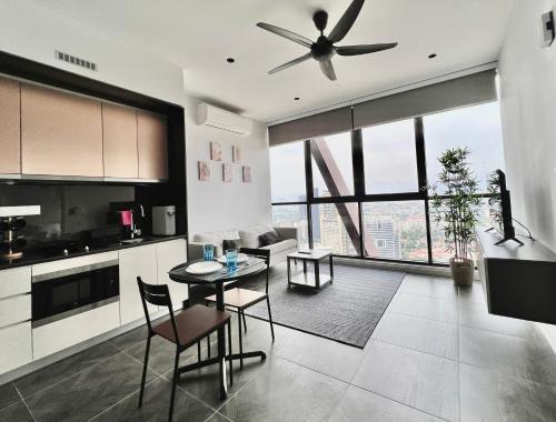 Scarletz KLCC Apartments by soulasia - image 3