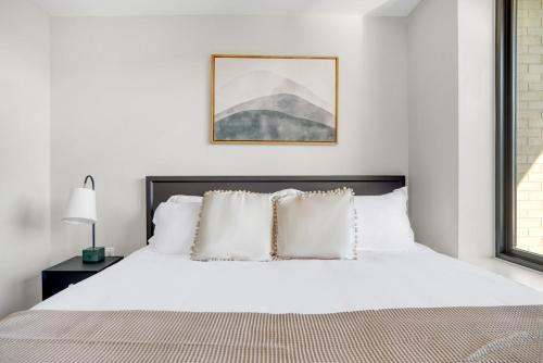 Congress Park 2BR w Gym Pool nr shops dining DEN-135