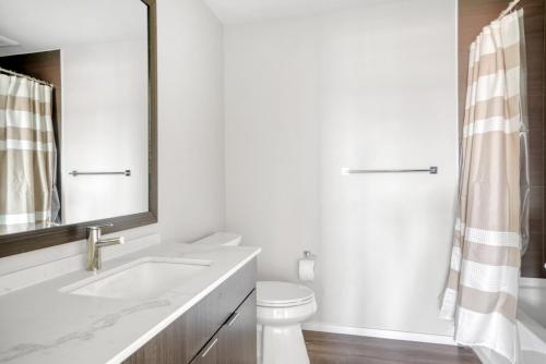 Congress Park 2BR w Gym Pool nr shops dining DEN-135