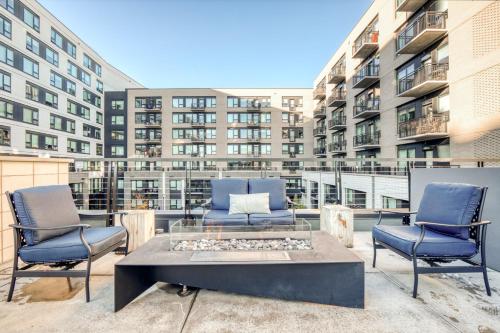 Congress Park 2BR w Gym Pool nr shops dining DEN-135