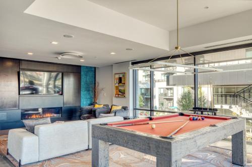 Congress Park 2BR w Gym Pool nr shops dining DEN-135