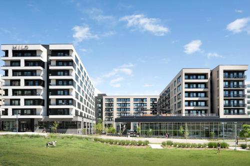 Congress Park 2BR w Gym Pool nr shops dining DEN-135