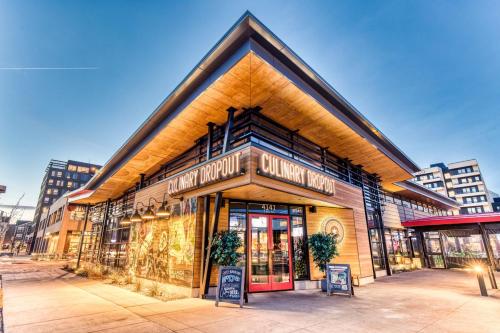 Congress Park 2BR w Gym Pool nr shops dining DEN-135