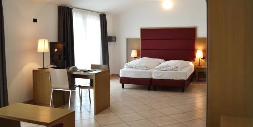 room detail thumbnail 0