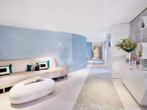 442513010 Le Meurice – Dorchester Collection