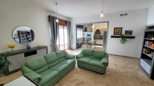  Alloggio spazioso e comodo con parcheggio gratuito, Ferienwohnung in Adria