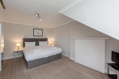 York Place Apartments by Destination Edinburgh - image 12