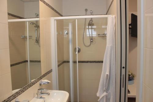 Hotel Augustus- Davanti a noi c'è solo il mare - Misano Adriatico