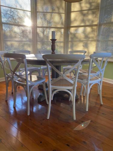 The Captain's Manor - Great location! in Corowa