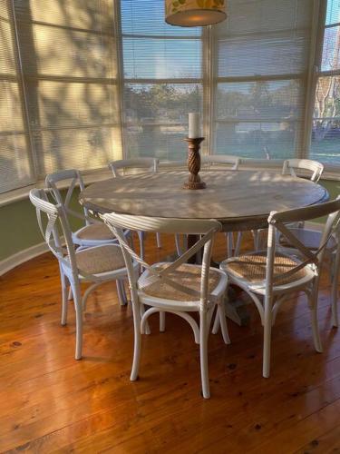 The Captain's Manor - Great location! in Corowa