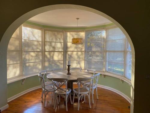 The Captain's Manor - Great location! in Corowa