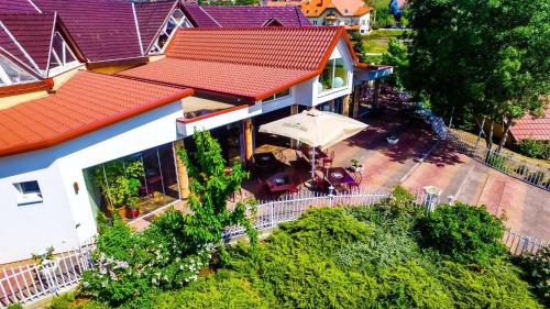 ห้องอาหาร, Angelic Cottage and BikePoint (A Birtok - Vendégház és Biciklis bázispont) (Angelic Cottage and BikePoint (A Birtok - Vendeghaz es Biciklis bazispont)) in เซเกสเฟแฮร์วาร์