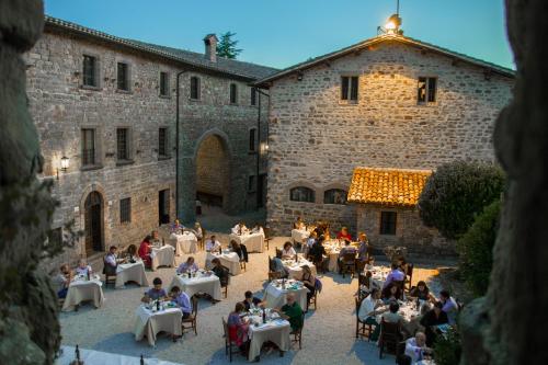 餐廳, Castello Di Petroia Dimora d'Epoca in 古比歐