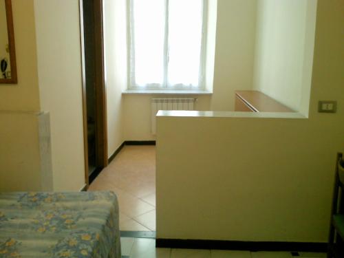 Single Room image 4