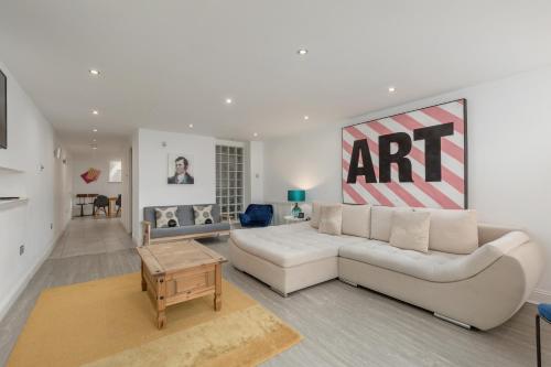 York Place Apartments by Destination Edinburgh - image 8