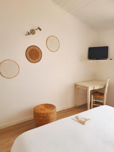 Castillon Des Baux - image 6