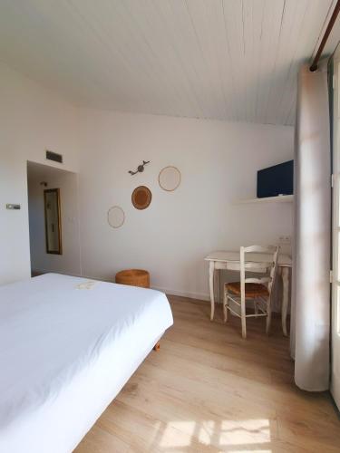 Castillon Des Baux - image 2