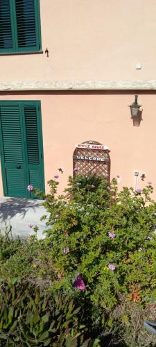 LES PETITES MAISONS Maison rouge