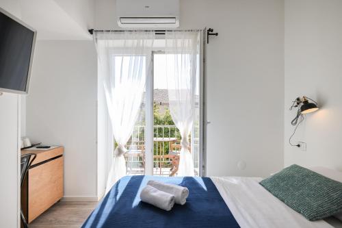 2 twin beds