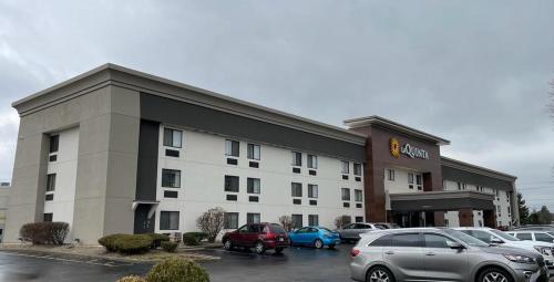 La Quinta Inn & Suites by Wyndham Indianapolis Airport Executive