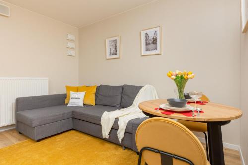 Pet-Friendly Studio Kokoryczki by Noclegi Renters, Warsaw