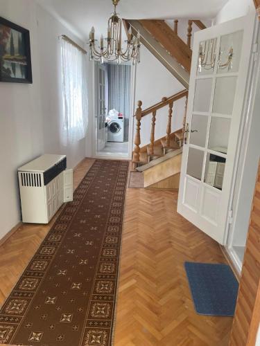Golden Sun (3-х кім. Апартамент 7 км від Берегова) in Bene
