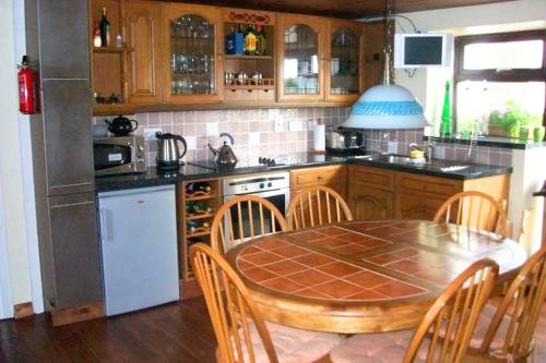virtuve, Authentic Irish Cottage, Rural Ballymascanlon in Ballymascanlan