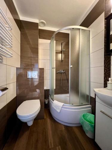 Double or Twin Room image 3