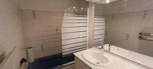 Appartement Mer - Confort moderne & stationnement à La Chaume - image 4