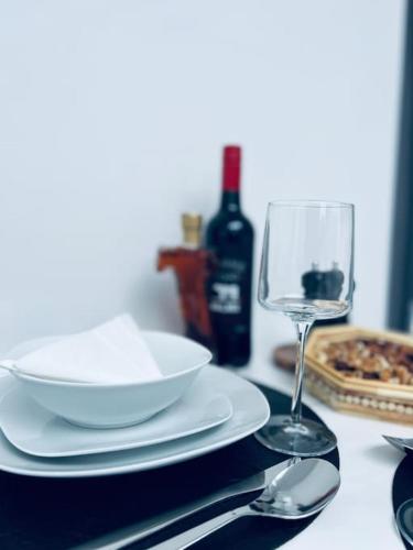 Essen und Erfrischungen, Contemporary studio apartment in Wigan