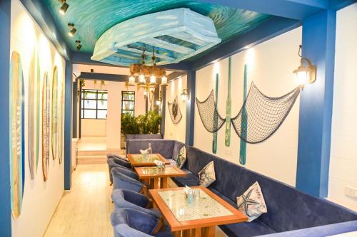 Restaurant, The Voyage - Cafe Hostel CoWork near Osho International Meditation Resort and Guesthouse
