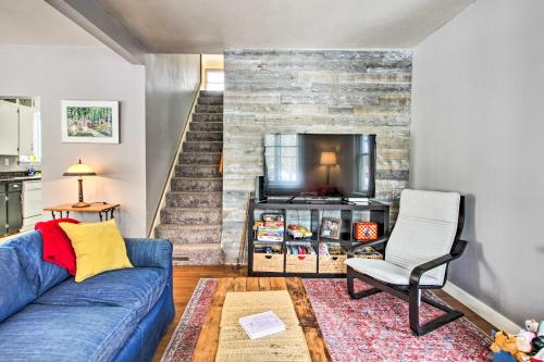 Aurora Outdoorsy Getaway with Deck and Grill! in Biwabik, USA